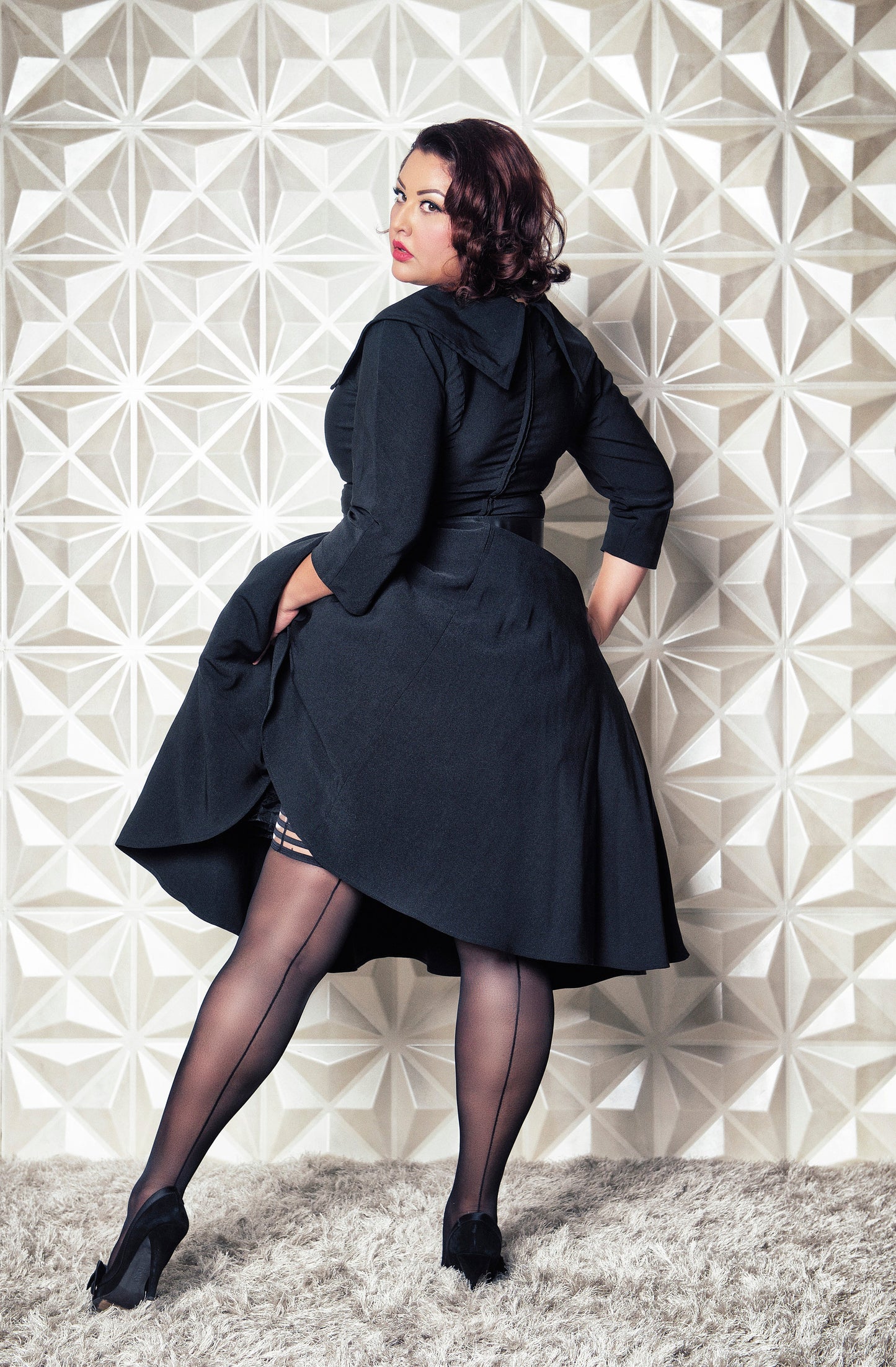 Lois: A Hint of Class and a Bit of Sexy "Seam" Perfect