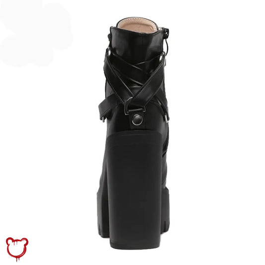 “Nonchalant” Platform Boots