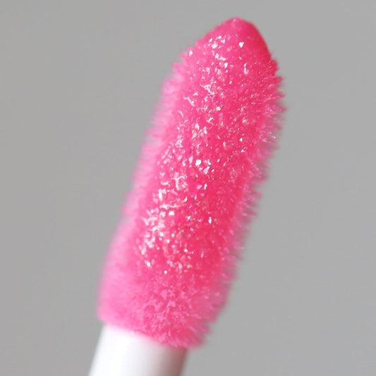 Macro lip applicator with pink gloss - Instant Crush Lip Gloss - Pinky Ring - Half Caked