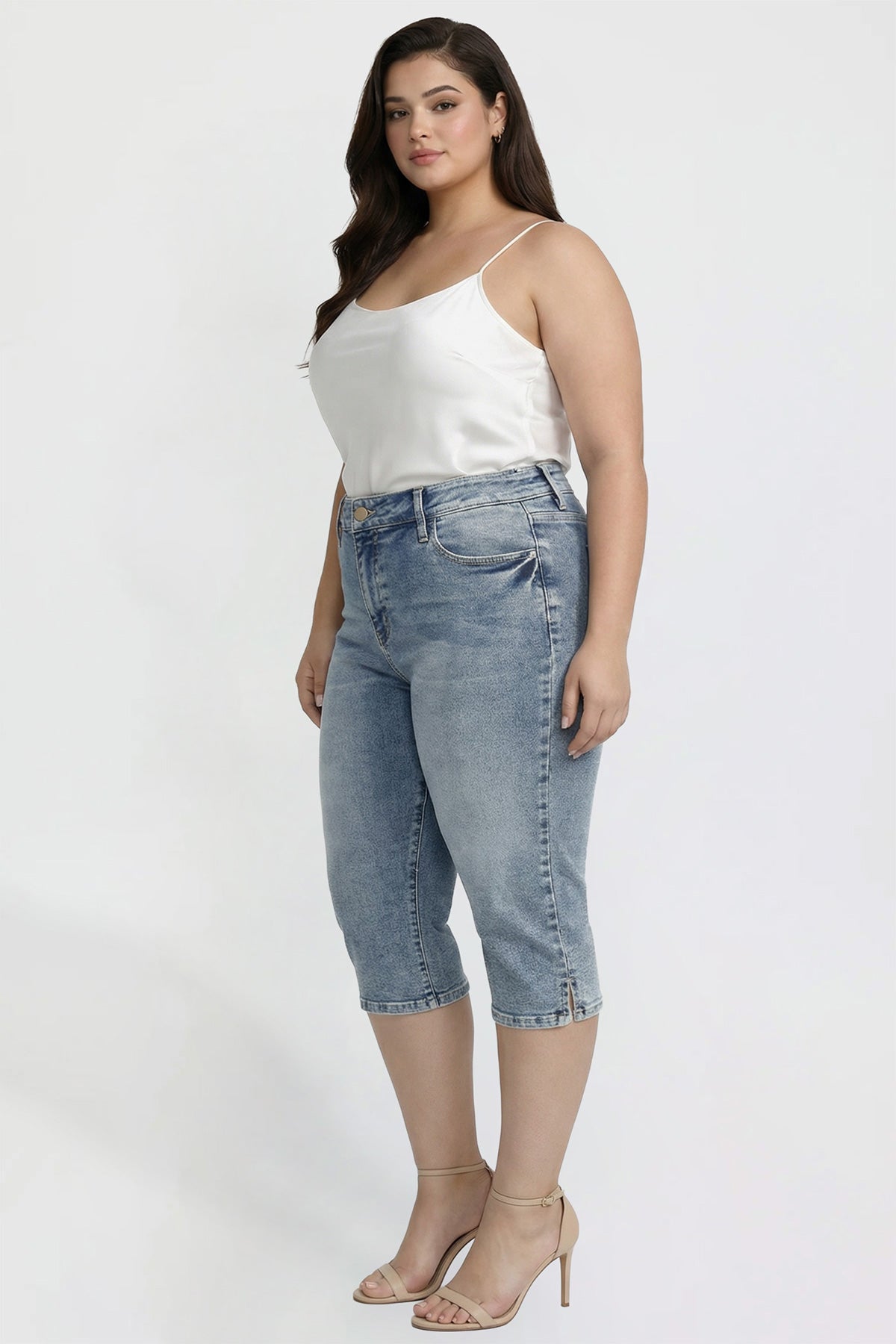 Capri with Side Slit