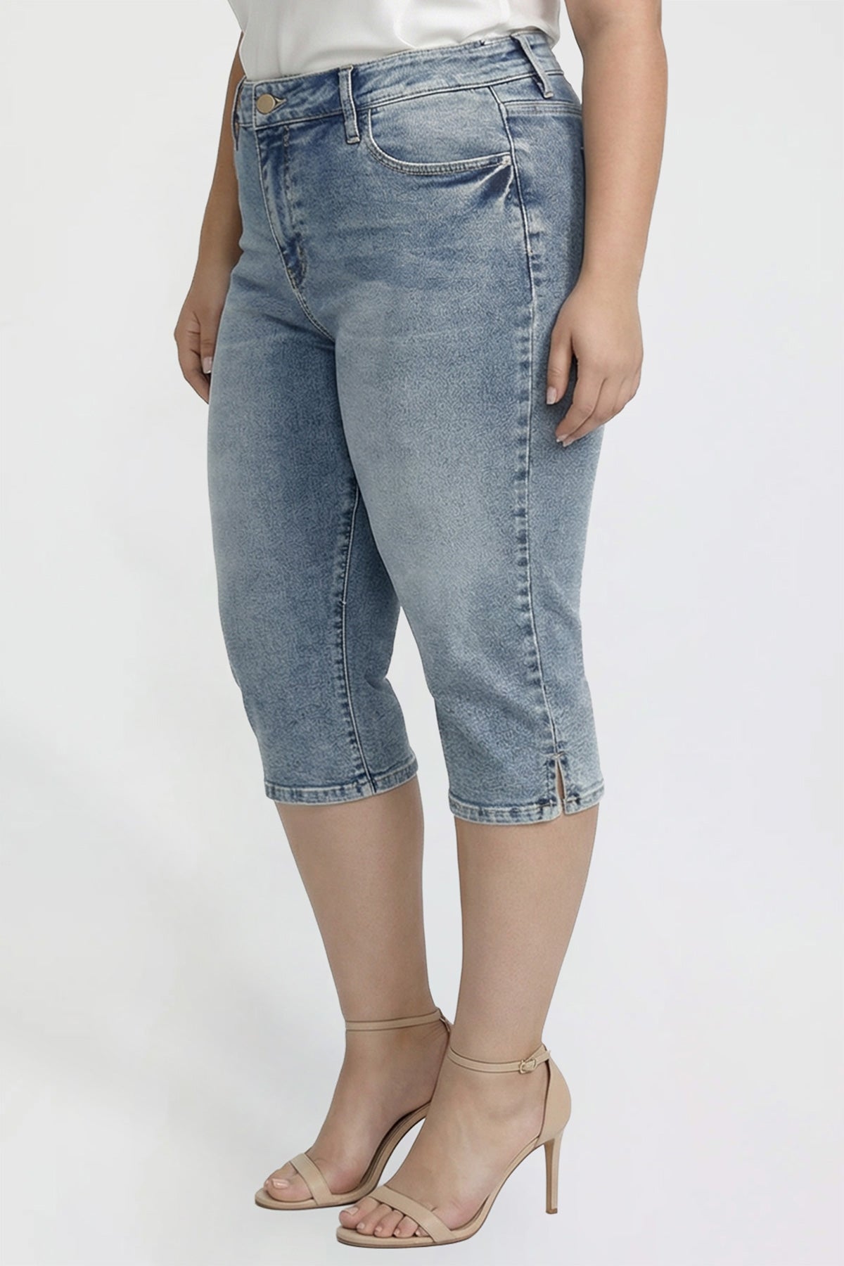 Capri with Side Slit