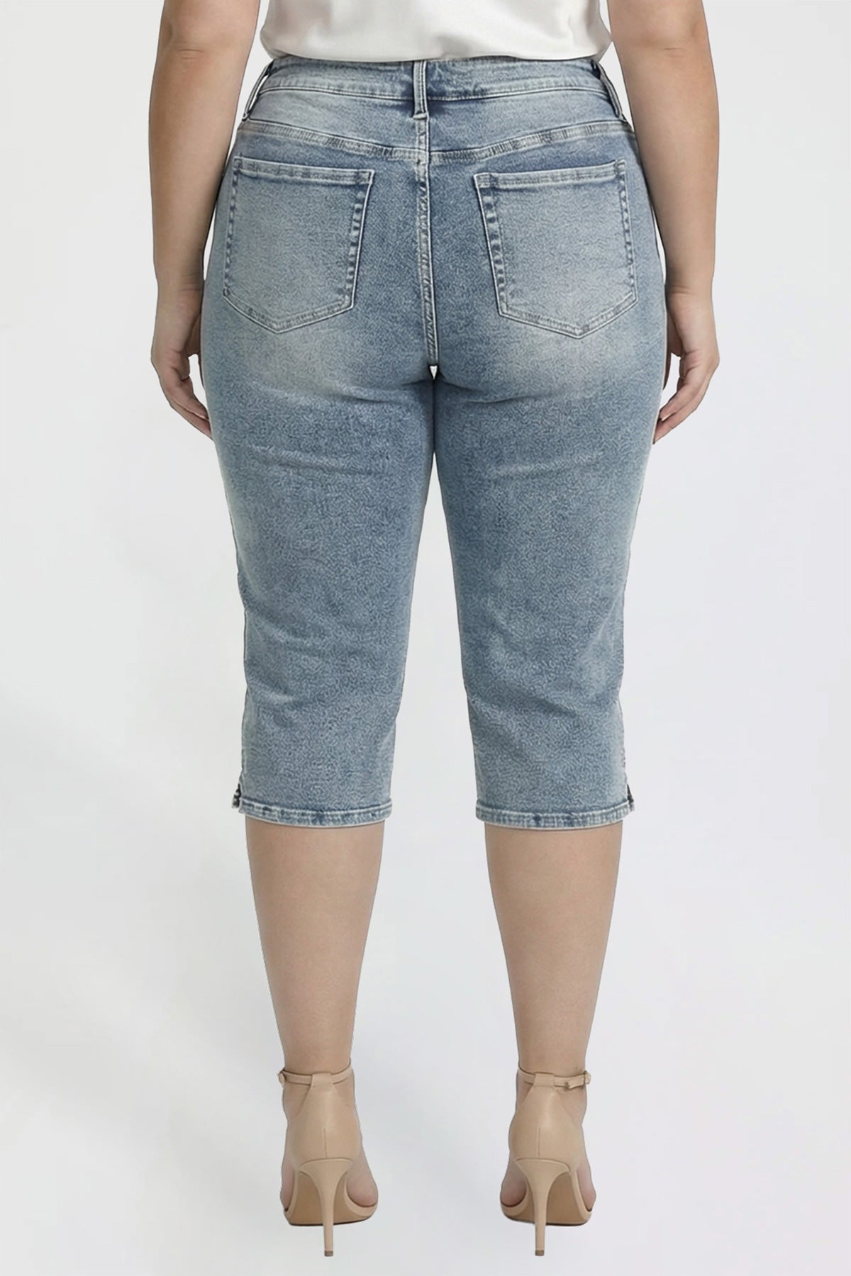 Capri with Side Slit
