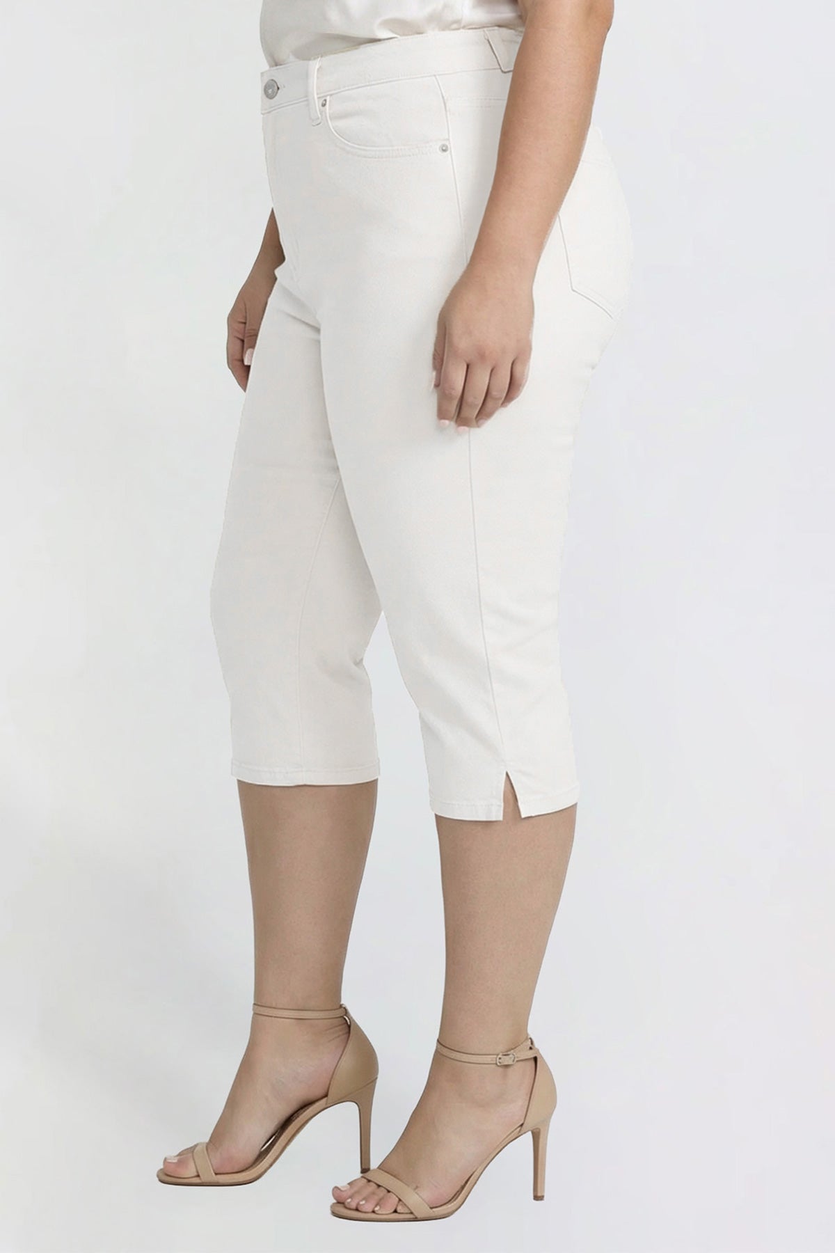 Capri with Side Slit