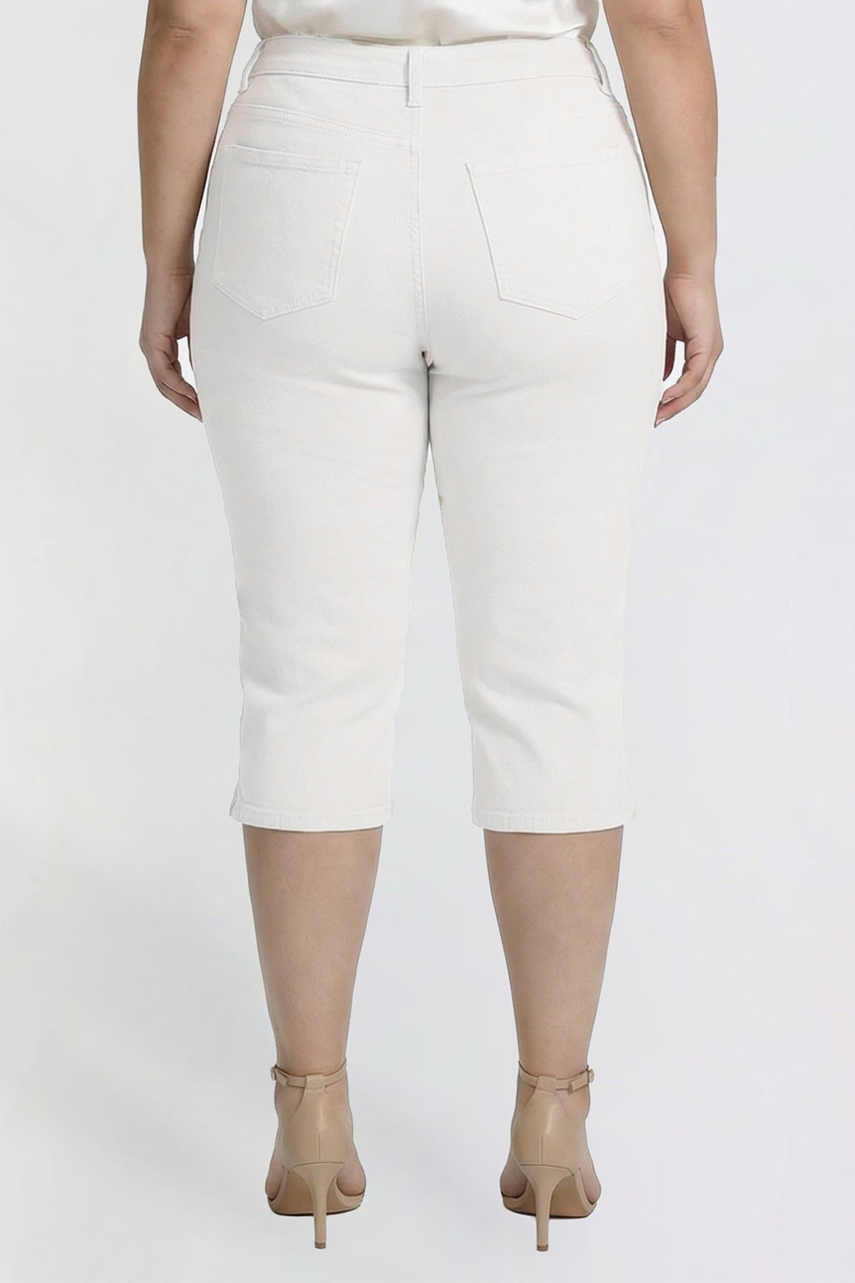 Capri with Side Slit