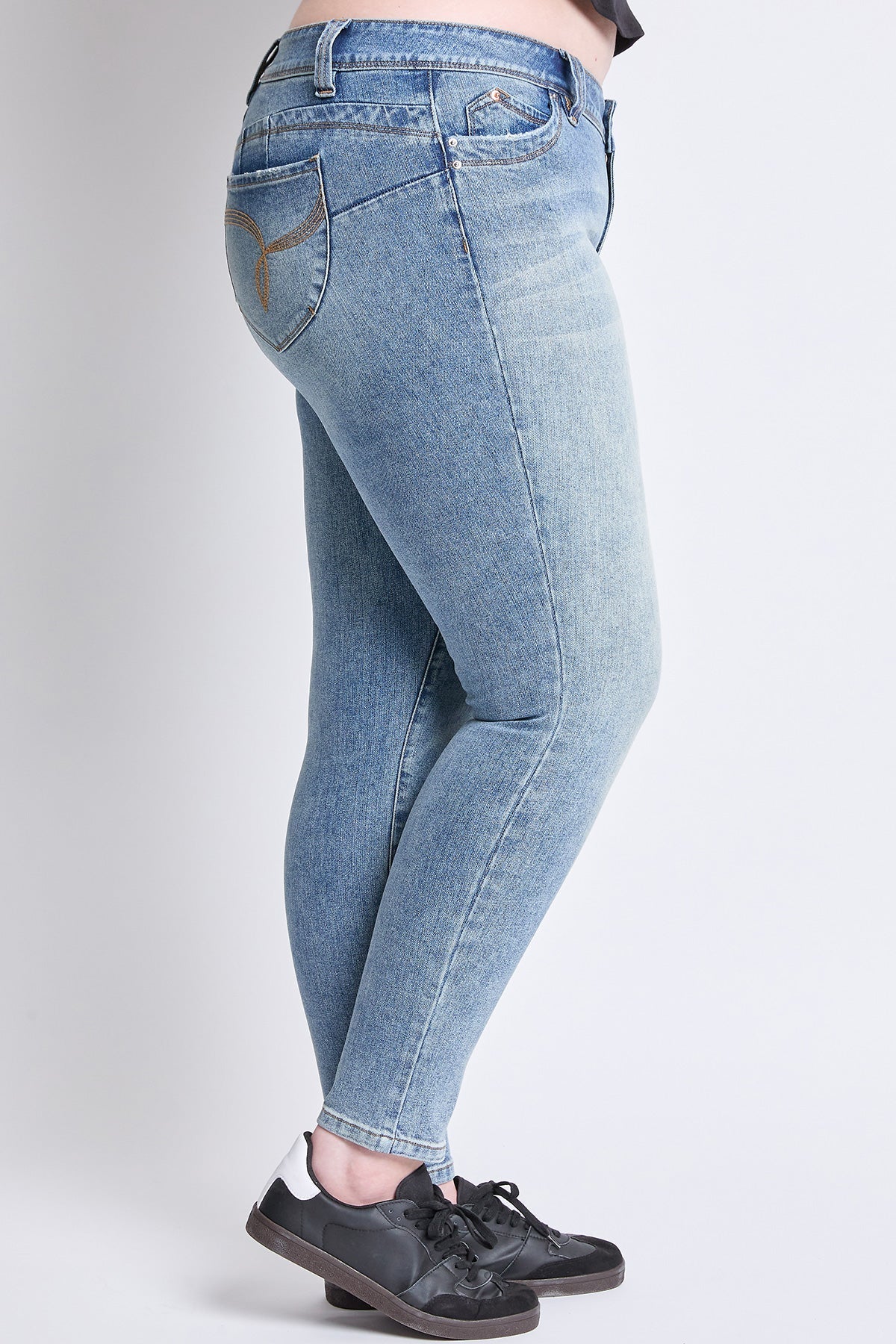 WannaBettaButt Mid Rise Embroidered Skinny Jean