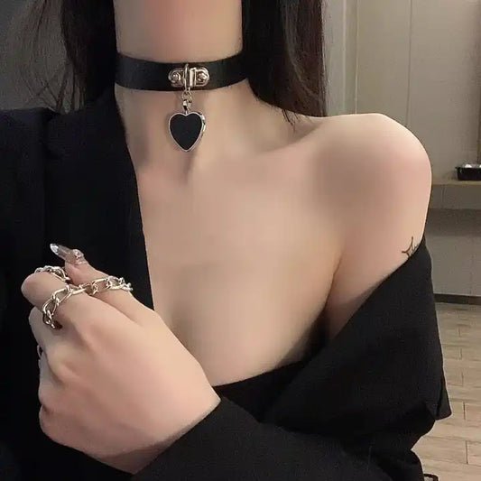 “Kitty Kat Collar” Heart Leather Choker
