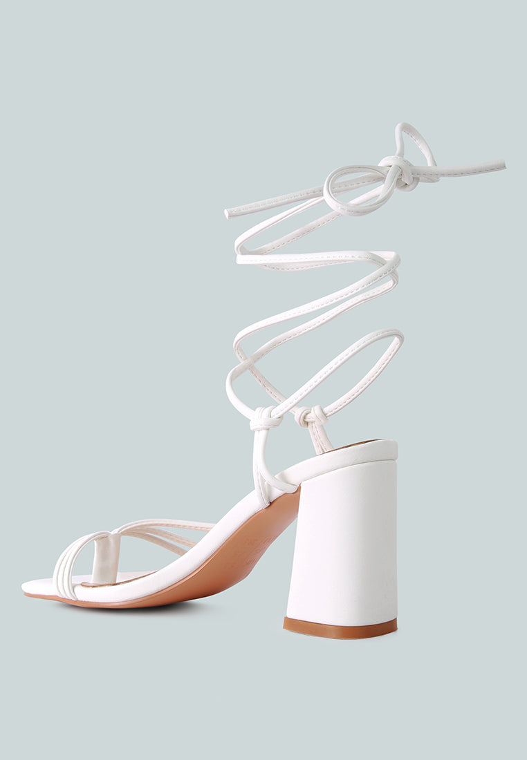 Piri Toe Ring Tie Up Block Sandals