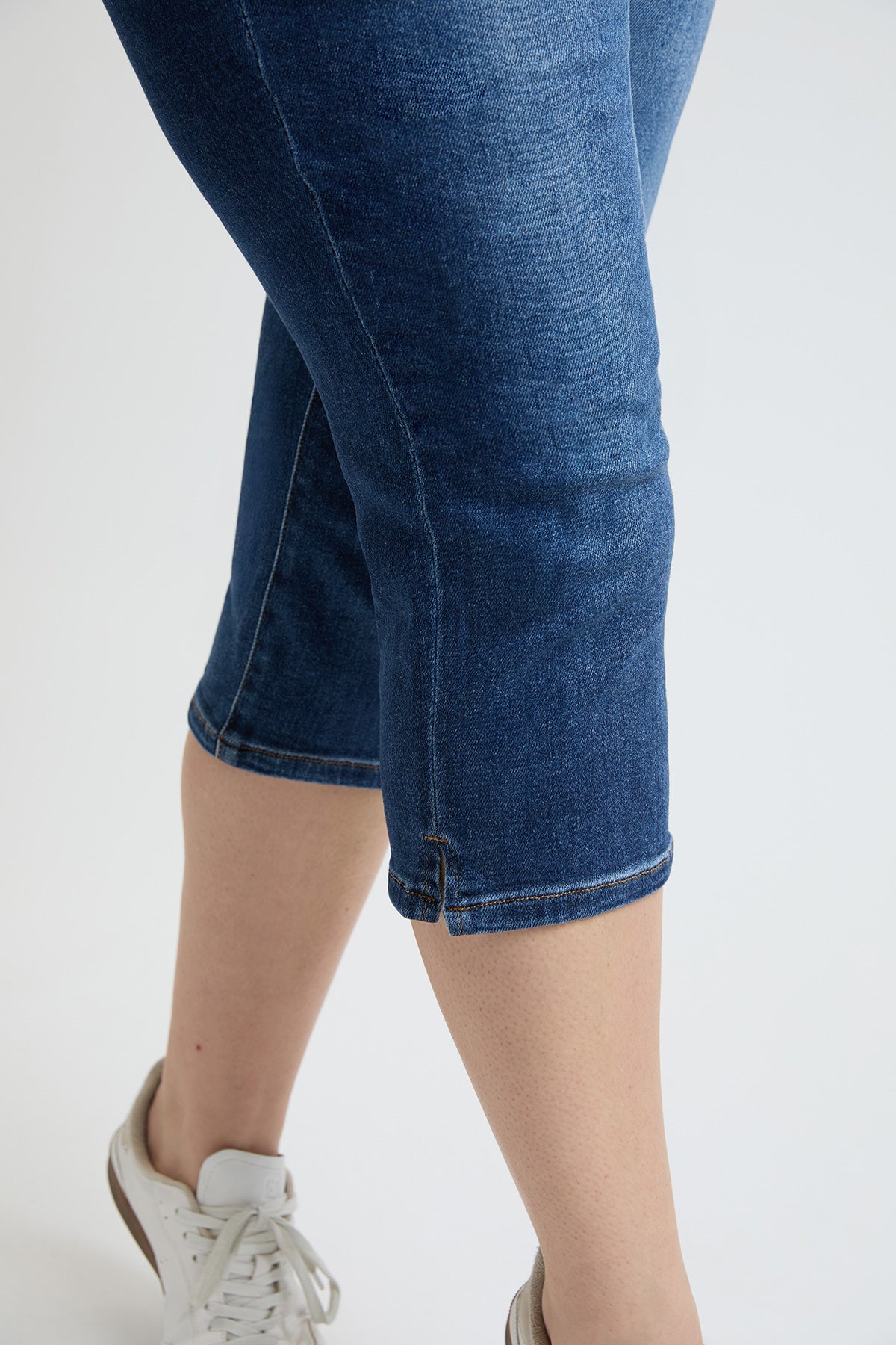 Premium Stretch Essential Capri