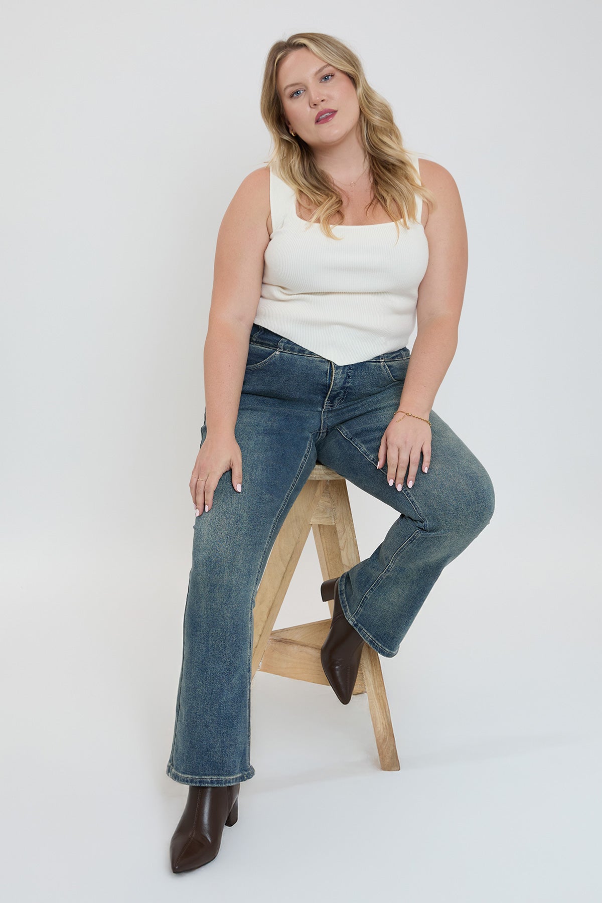 3-Button Bootcut Jeans