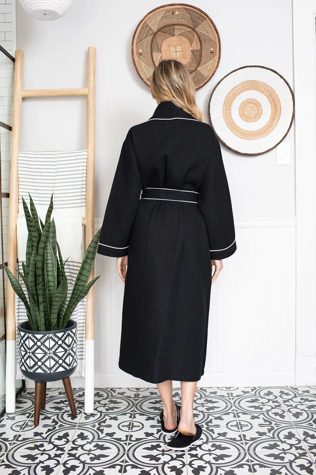 Waffle Piping Bathrobe – Lightweight Spa-Style Comfort