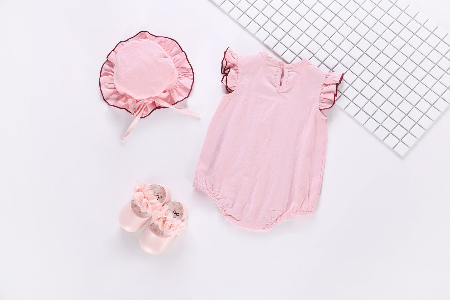 1pcs Contrast Tape Patched Frill Trim Sleeveless Onesies & Hat