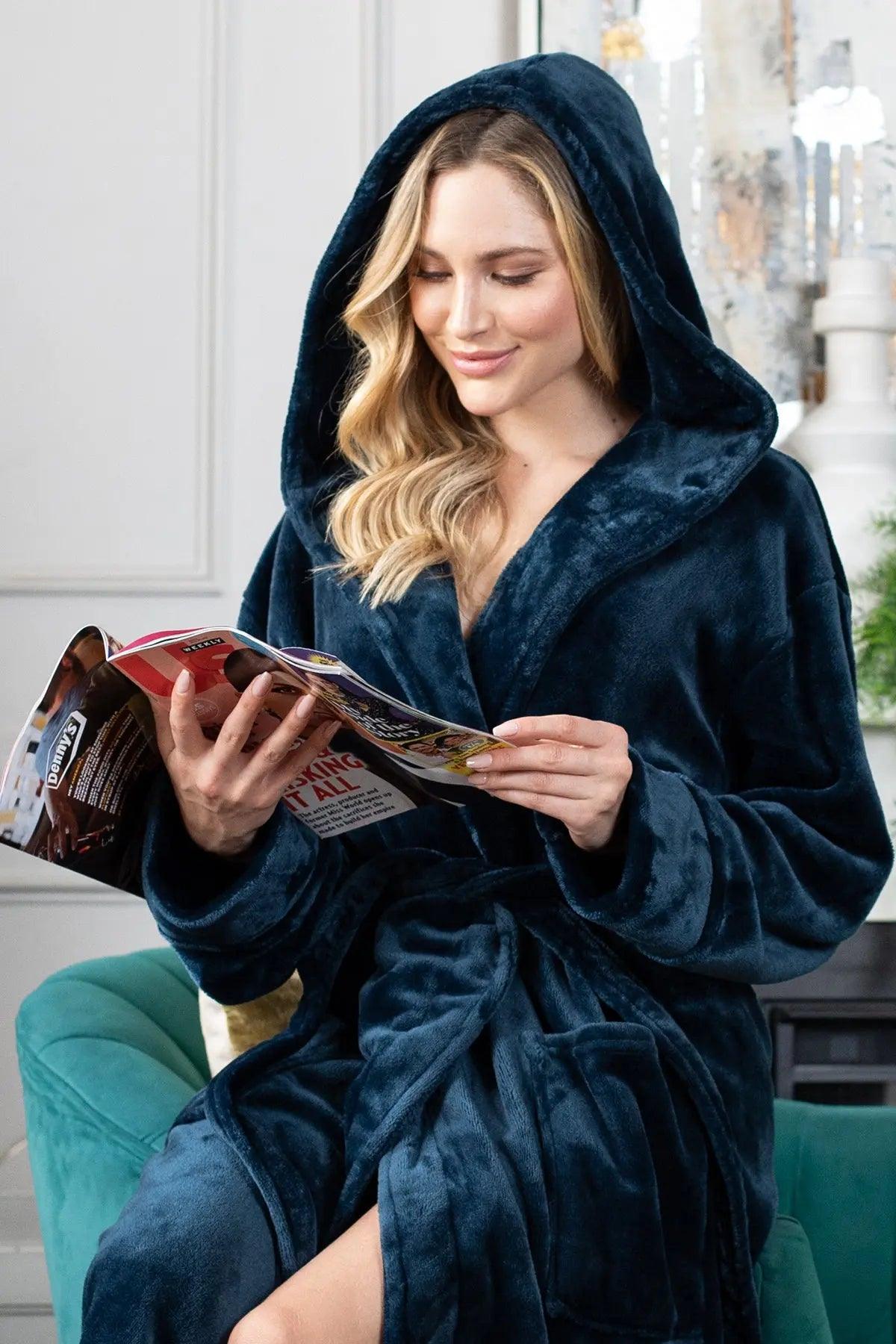 Plush Hooded Robe - Spa-Worthy Comfort at Home